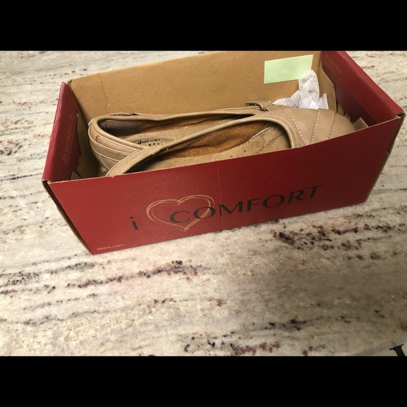 I ❤️ Comfort NIB Flats - Picture 2 of 9